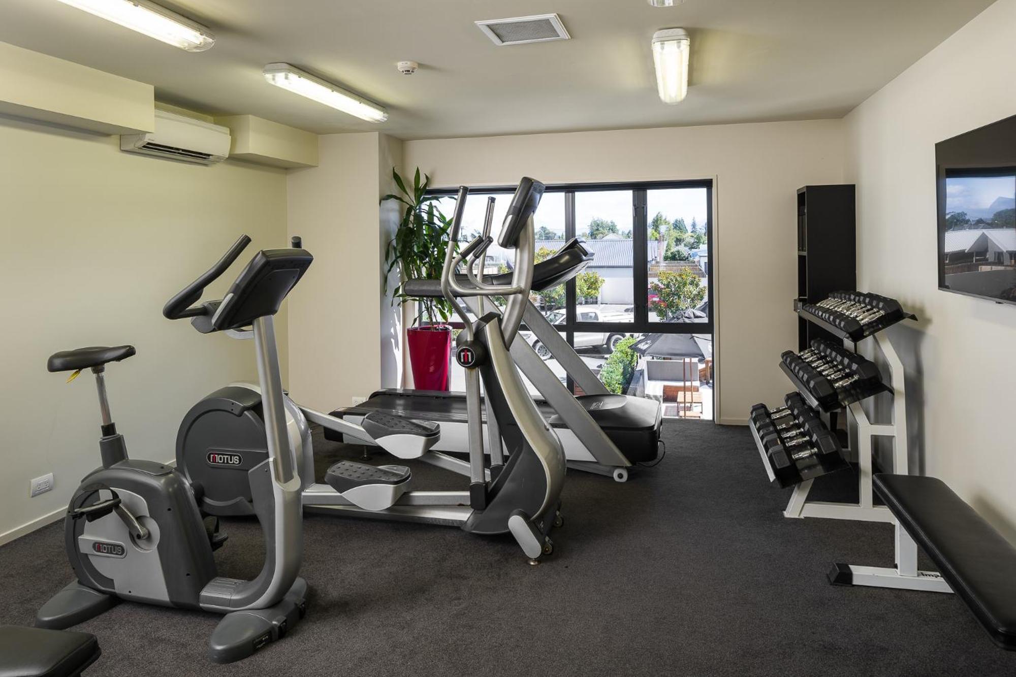 Carnmore Chateau Marlborough Blenheim Buitenkant foto A typical gym