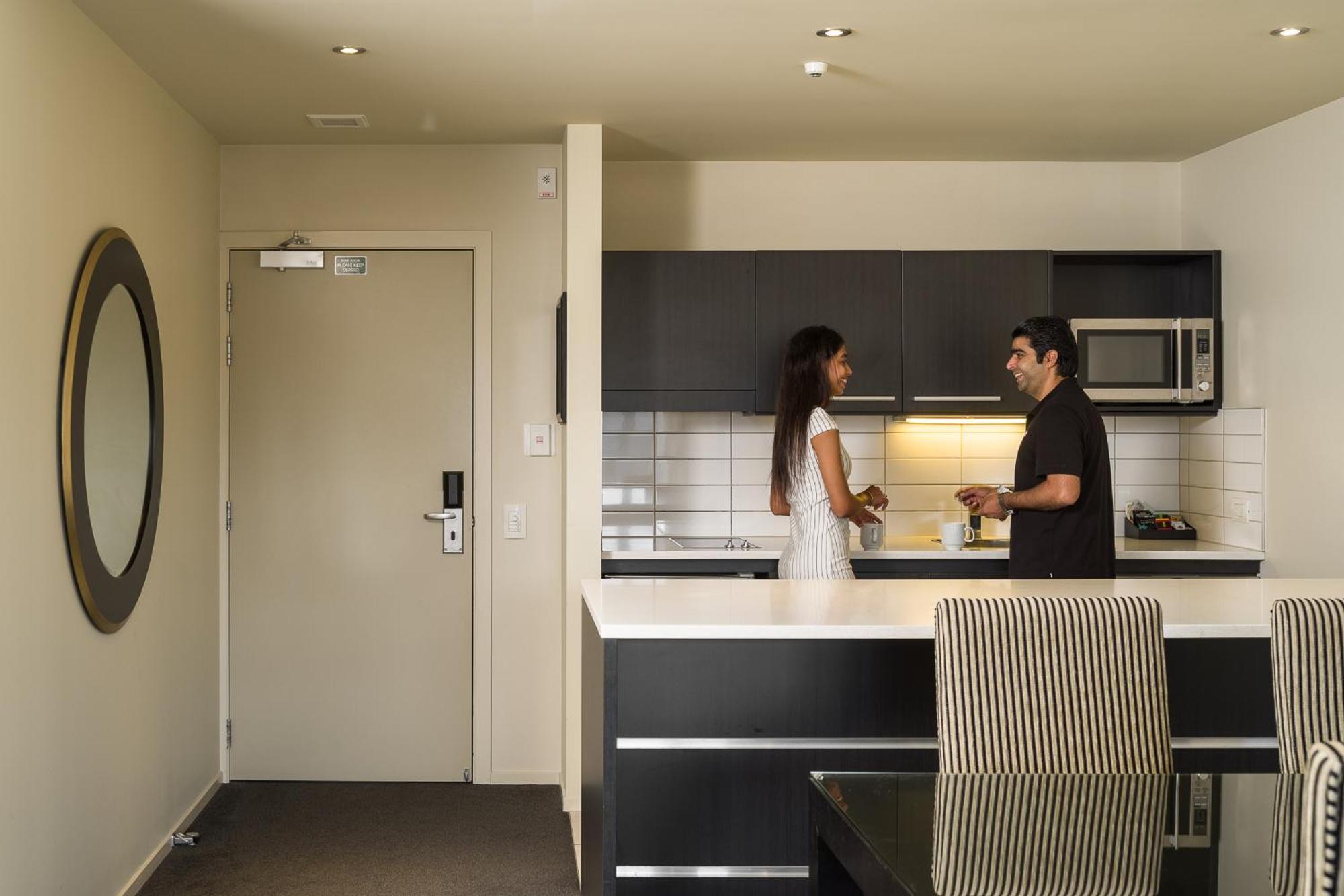 Carnmore Chateau Marlborough Blenheim Buitenkant foto A kitchen in a serviced apartment
