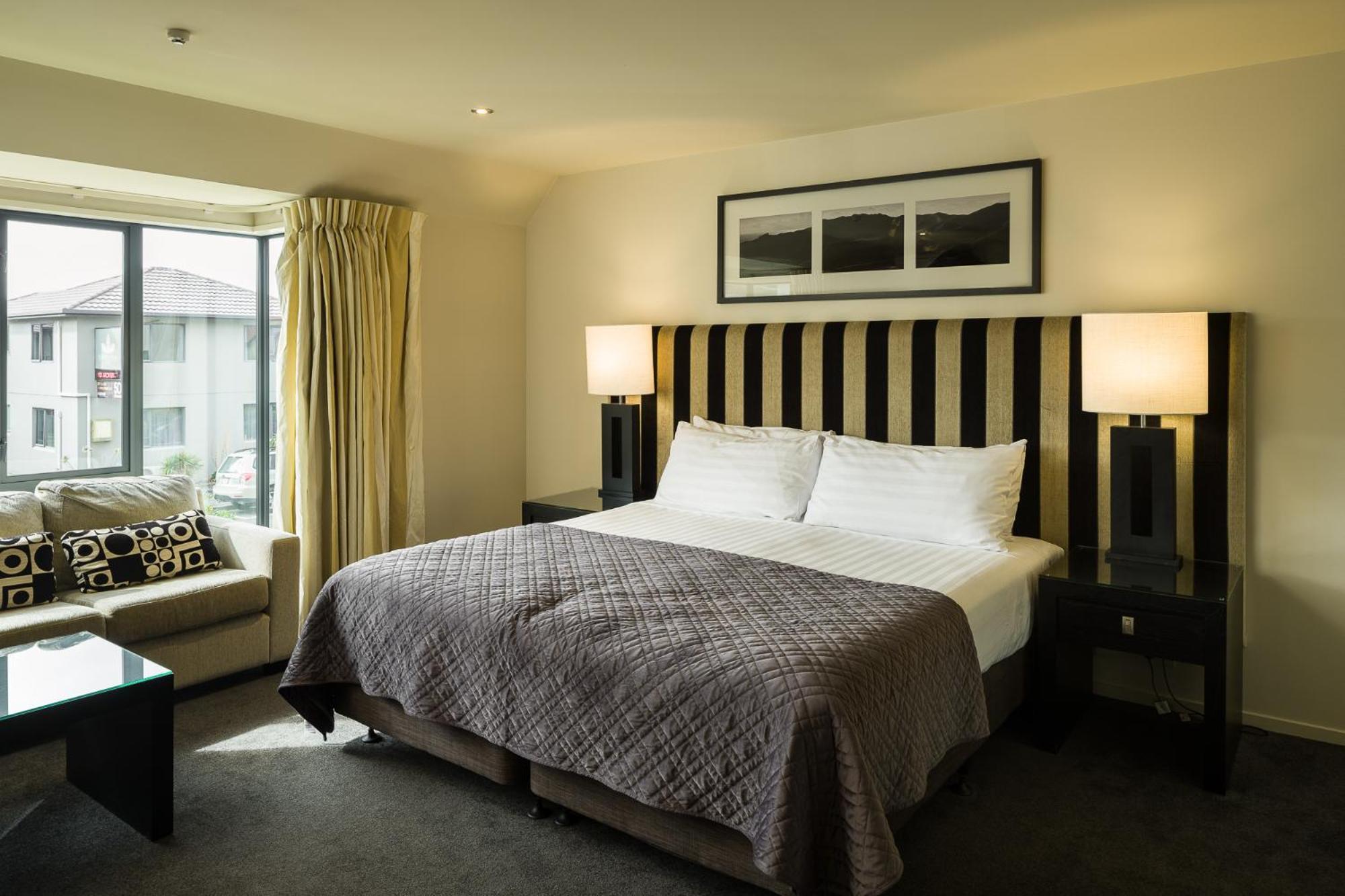Carnmore Chateau Marlborough Blenheim Buitenkant foto A bedroom at the hotel