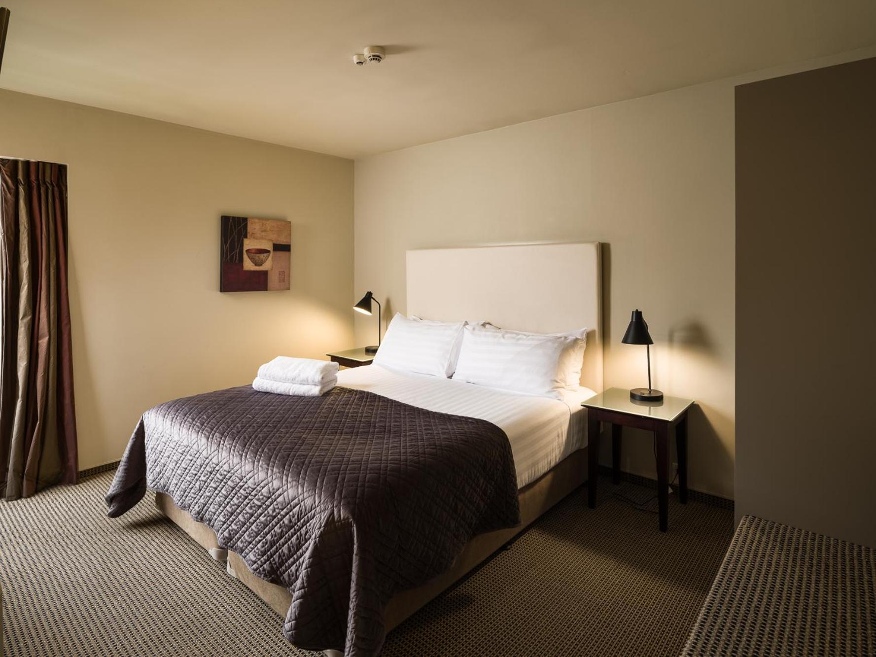 Carnmore Chateau Marlborough Blenheim Buitenkant foto A bedroom at the hotel